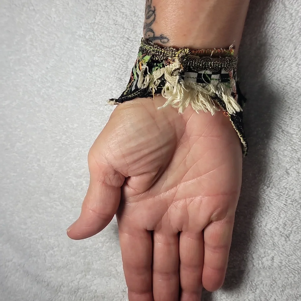 Sugar Skull wrist cuff - handmade - Picture 2 of 7